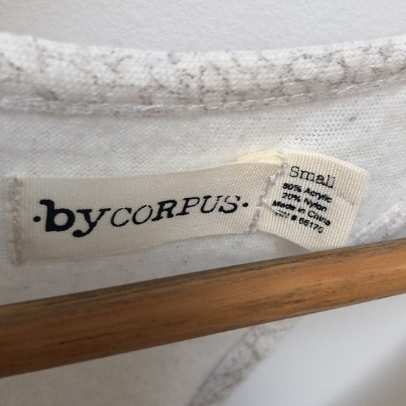 ANTHROPOLOGIE •by CORPUS• Neutral Patterned Oversized Tank Size small - Picture 4 of 5